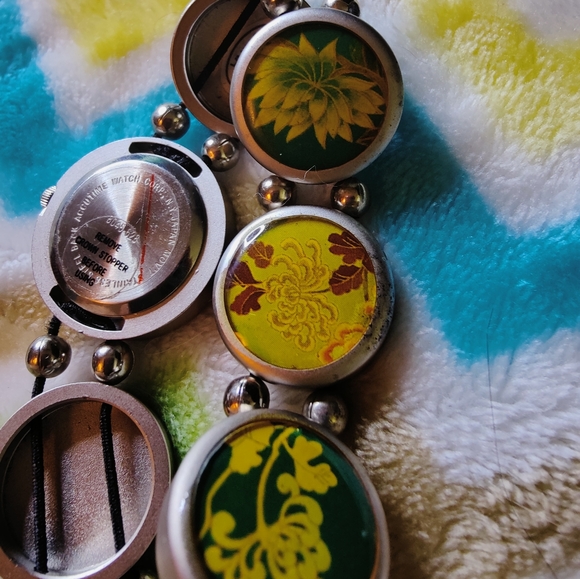 Kessaris woman's stretch watch - Picture 6 of 6